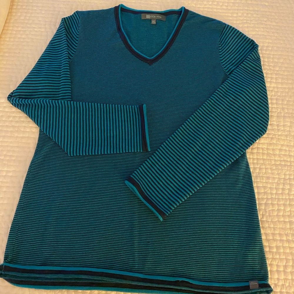 Title Nine Synergy V-neck sweater, Size XL